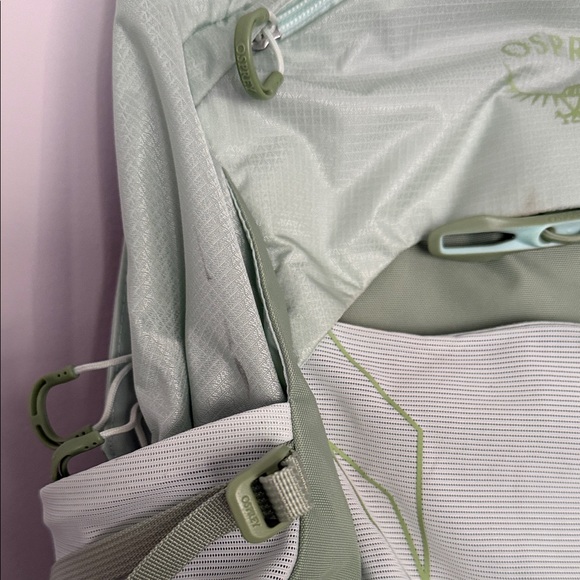 Osprey Tempest 22L Women’s Lightweight Hiking Backpack - Picture 3 of 7